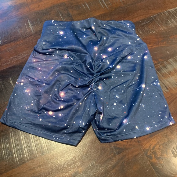 Gray Galaxy Print High Waist Yoga Booty Shorts - Picture 7 of 10